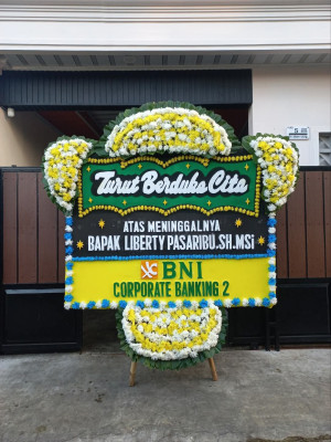 Papan Bunga Duka di Sang Tombolang