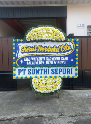 Papan Bunga Duka di Sang Tombolang