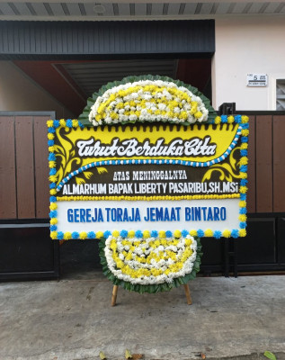 Papan Bunga Duka di Sang Tombolang