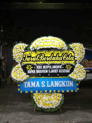 Papan Bunga Duka di Sang Tombolang