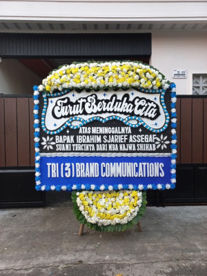 Papan Bunga Duka di Sang Tombolang